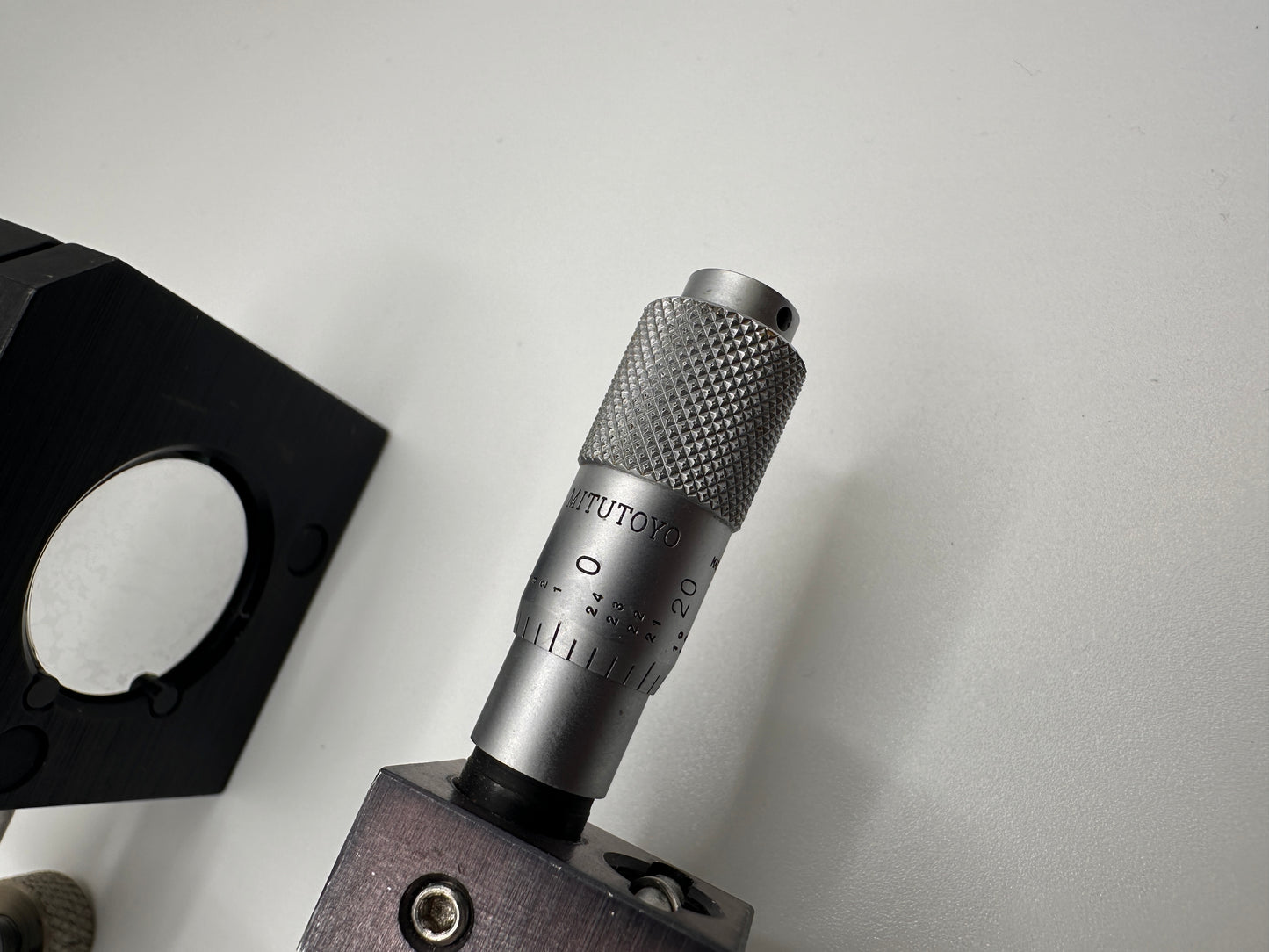 Thorlabs Optical Mirror w/ Mitutoyo Micromanipulator