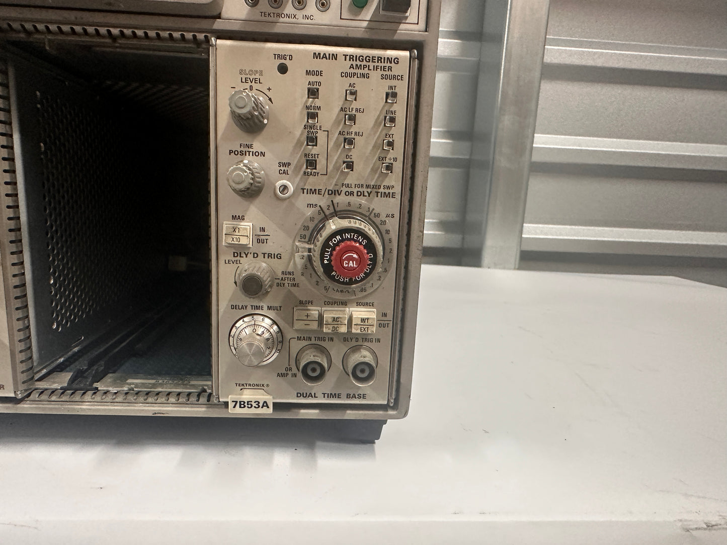 Tektronix 7613 Analog Oscilloscope Mainframe 100mhz 7B53A, 7A26 modules